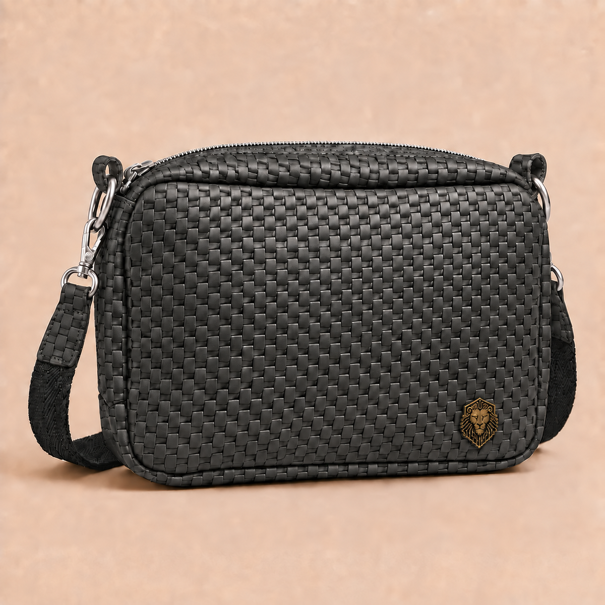 LOCKWEAR Founder Edition Men in Schwarz – Flechtleder an Taschenkörper, Einfassung und Lederdetails, silberfarbene Beschläge